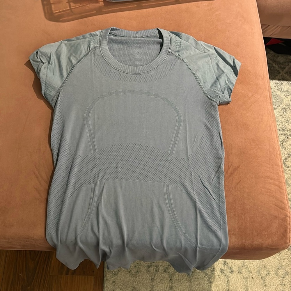 Blue lululemon tee